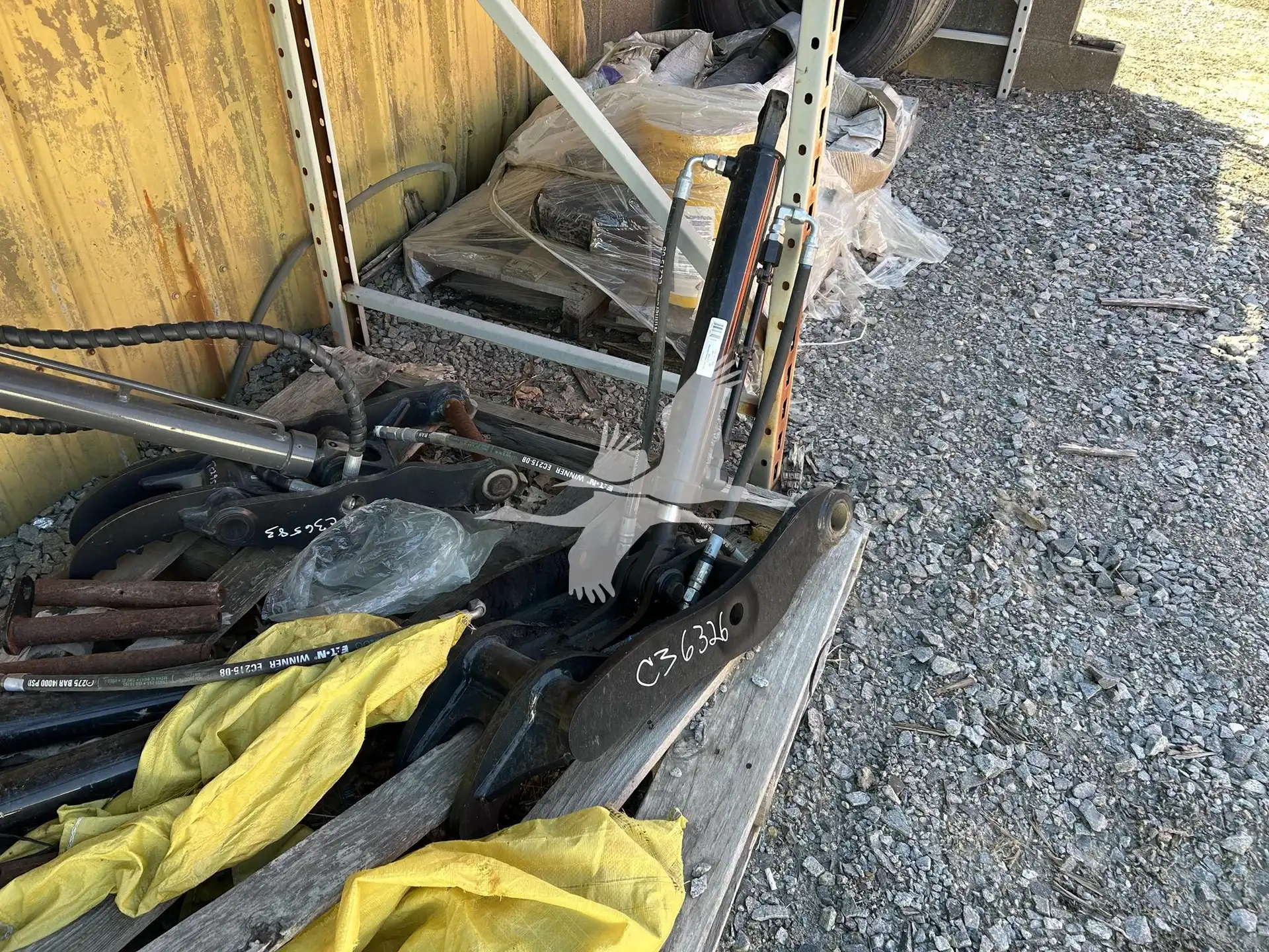 Kubota K7262 Hydraulic Thumb Kit image 2
