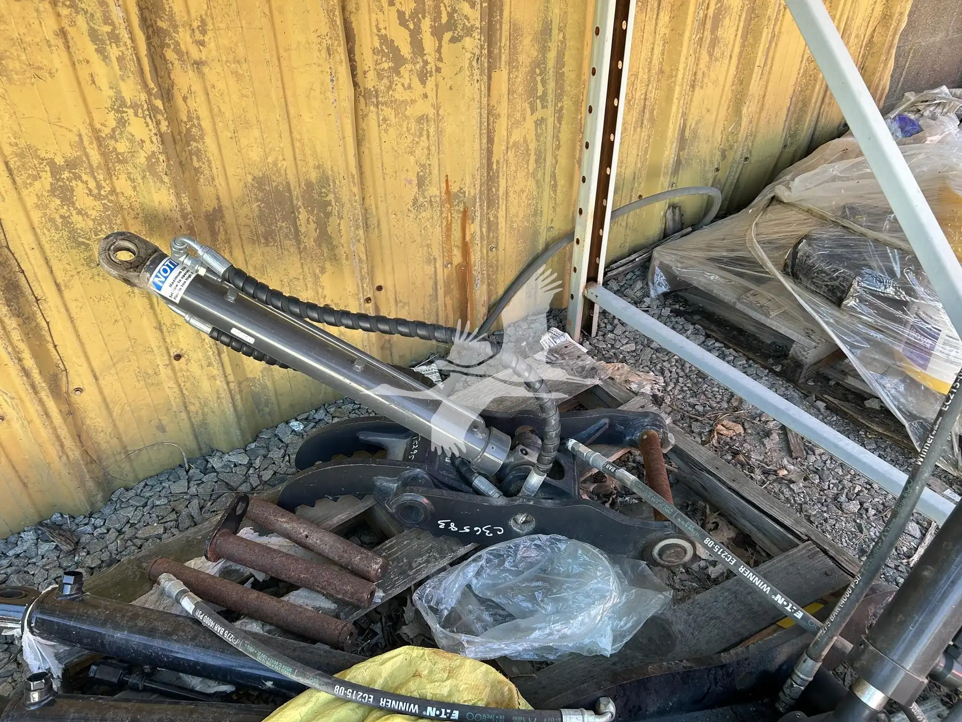 Kubota K7131 Hydraulic Thumb Kit image 2