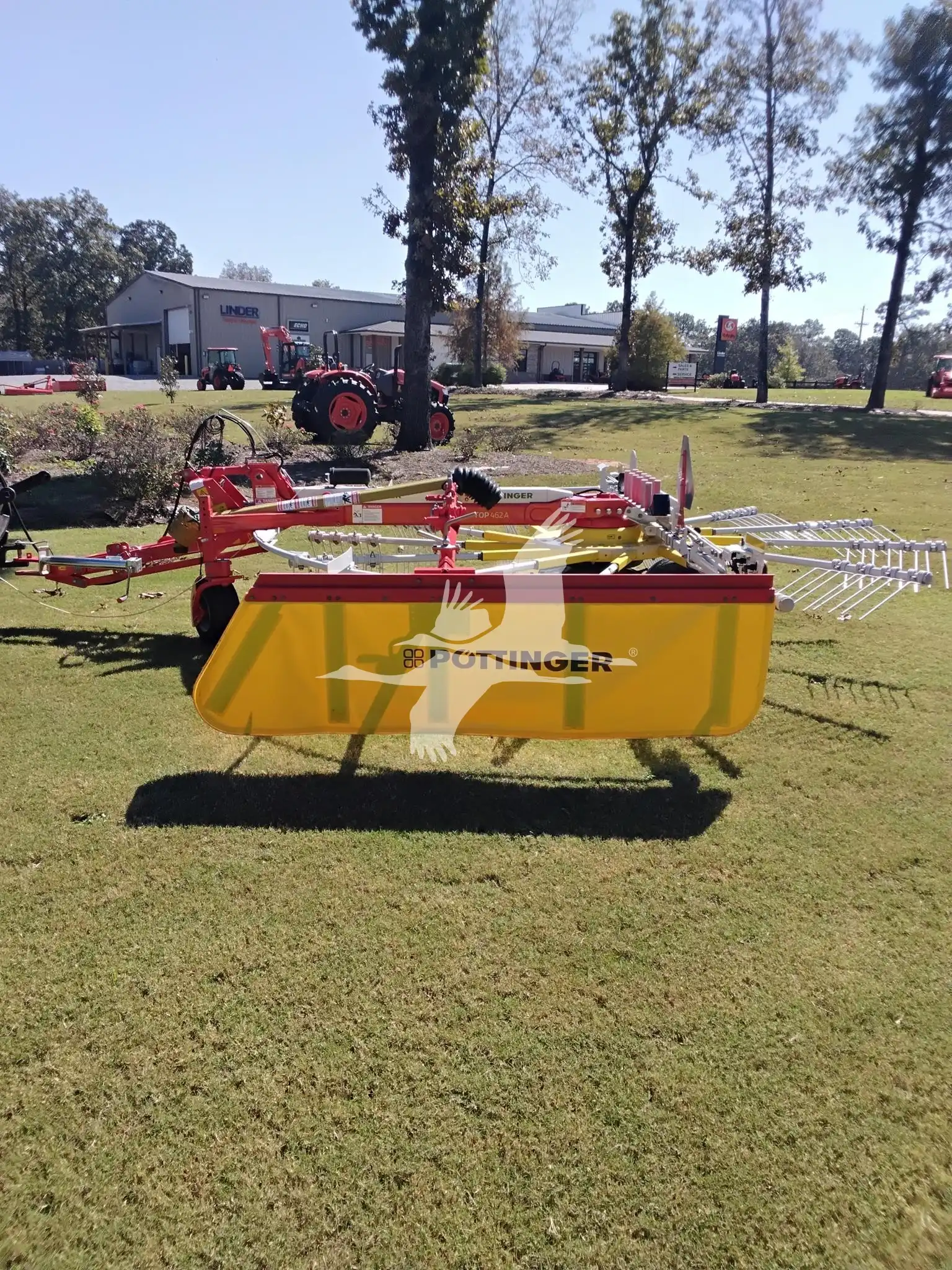 Pöttinger TOP 462 A 15 ft Single Rotor Rake image 2