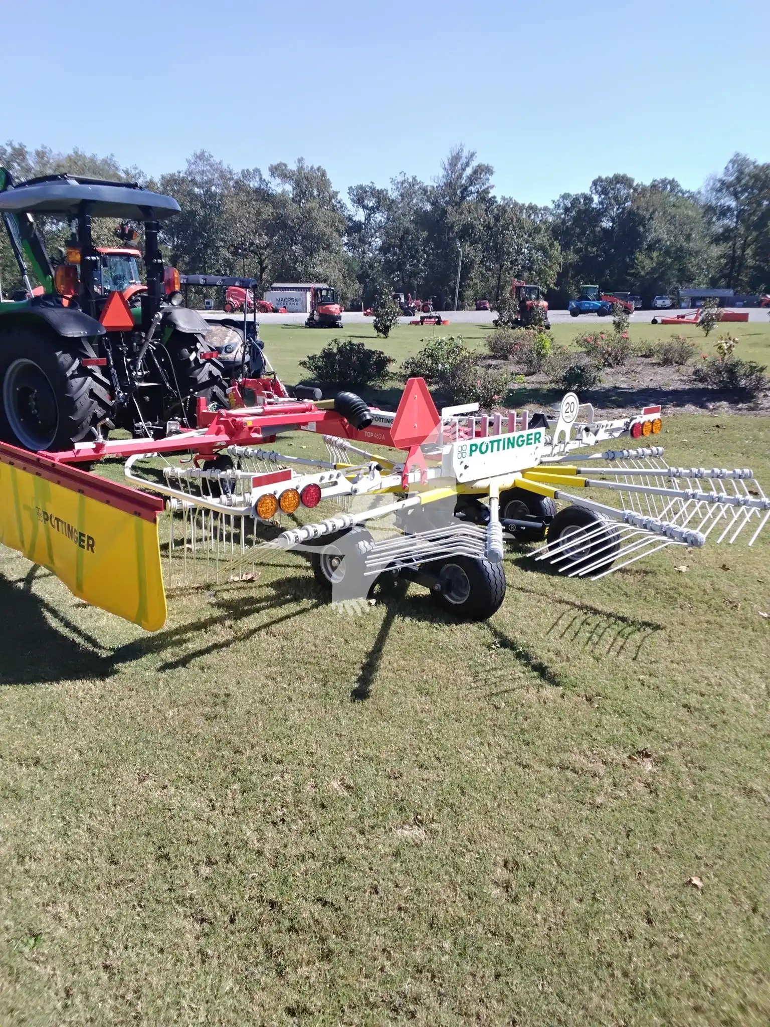 Pöttinger TOP 462 A 15 ft Single Rotor Rake image 3