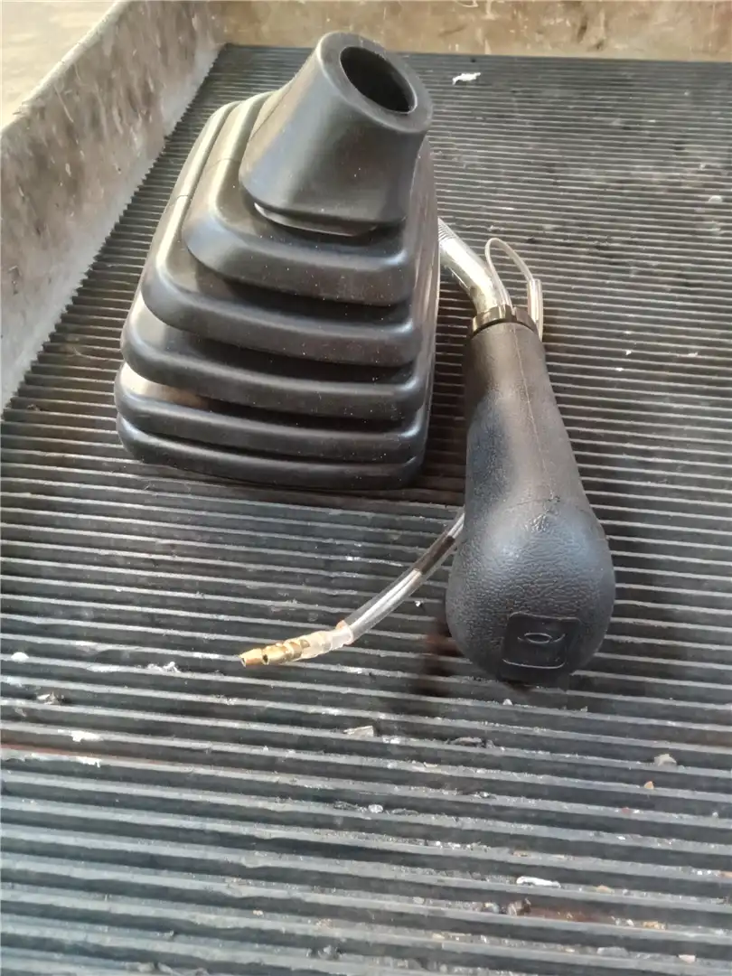 NEW JOYSTK HORN image 3
