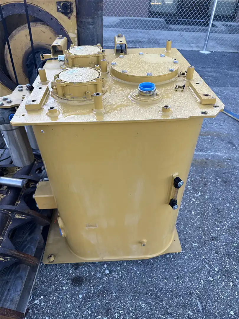 NEW HYD TANK image 4