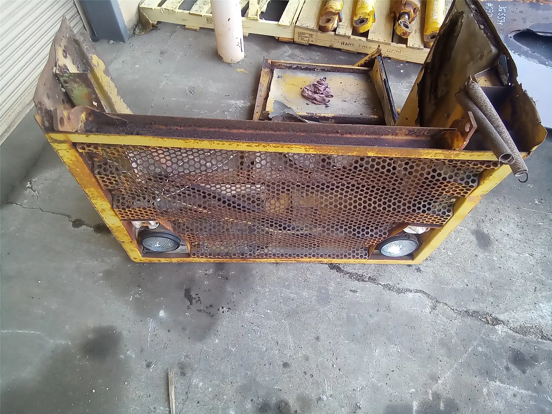 USED HOOD image 2