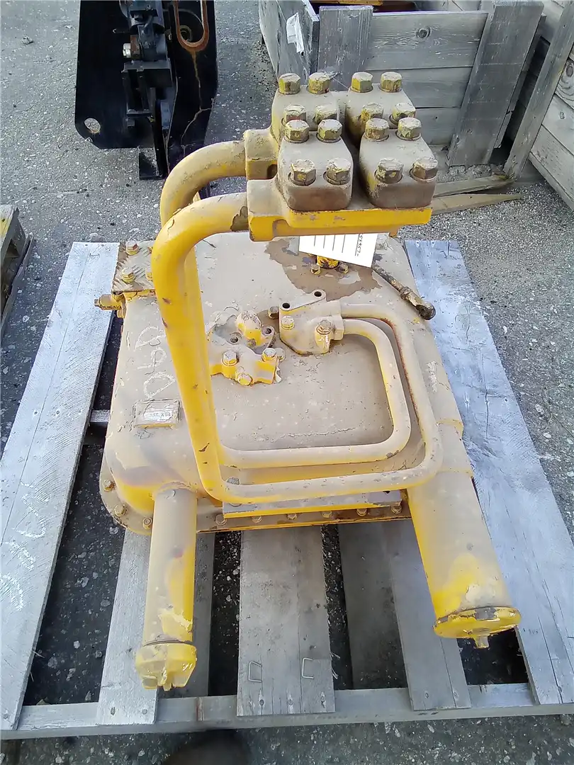 TANK/VALVE HYD image 2