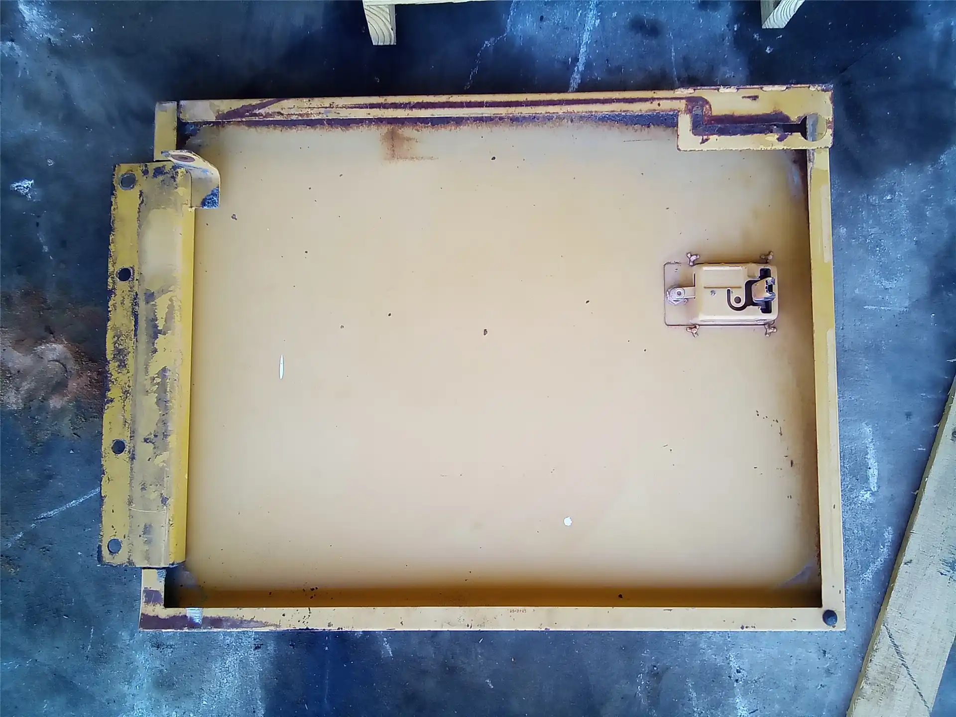 USED LH ENGINE PAN image 2