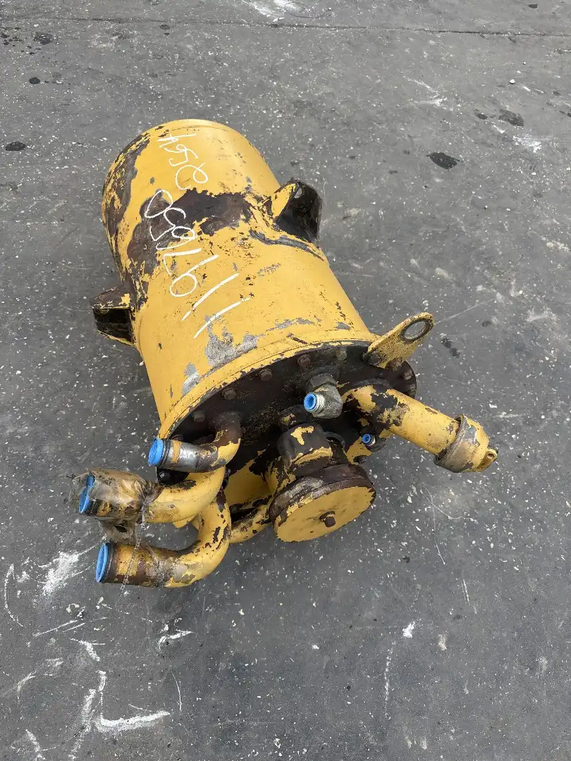 USED HYD TANK image 2