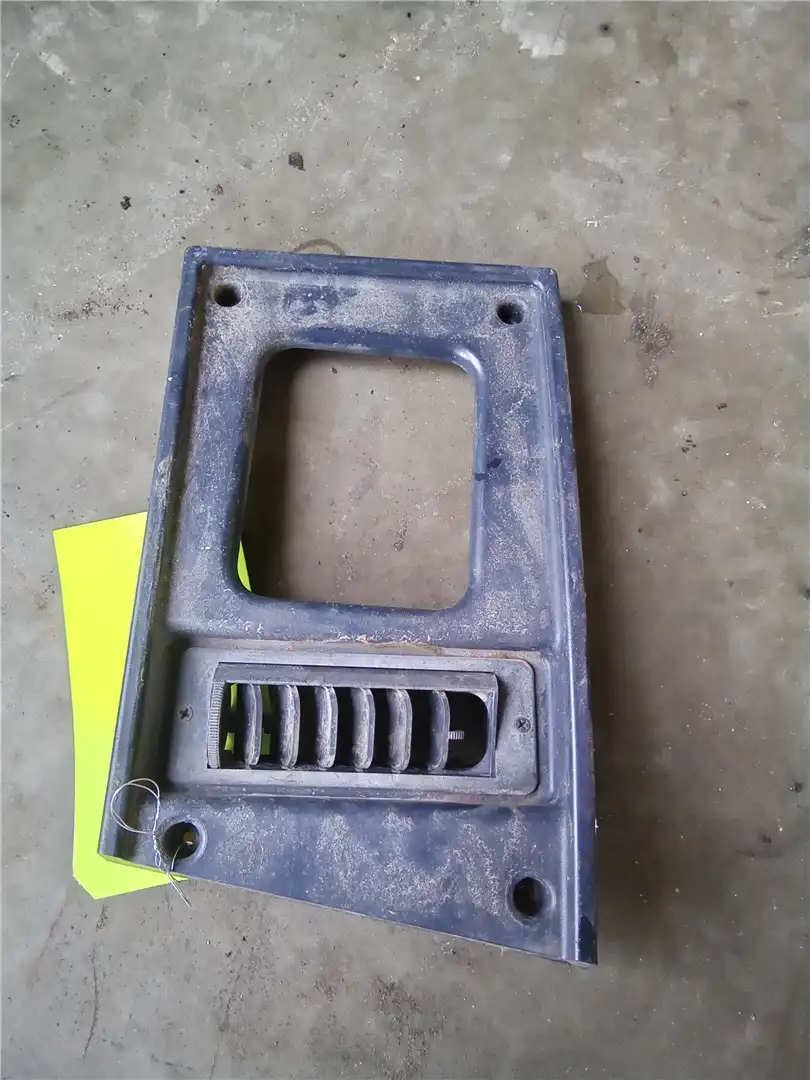 USED LH BEZEL image 3