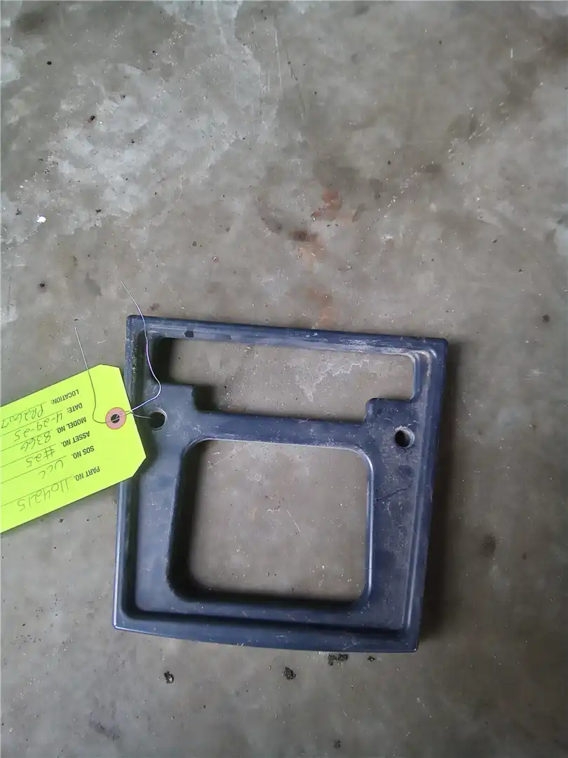 USED CENTER BEZEL image 3