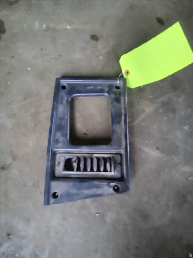USED RH BEZEL image 3
