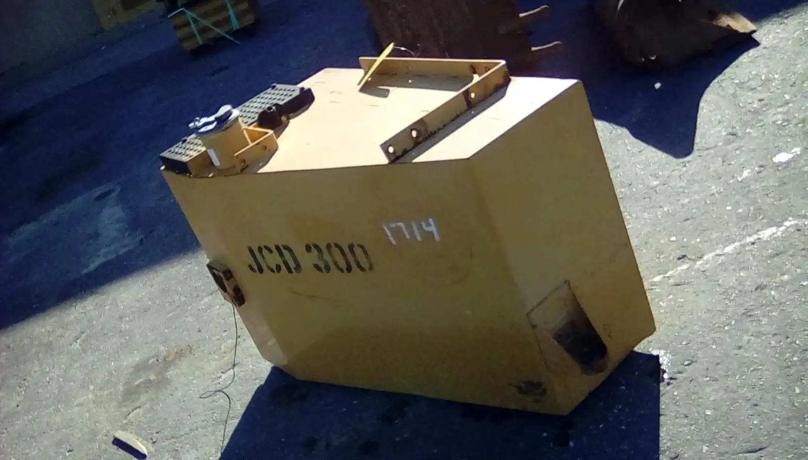 USED FUEL TANK image 2