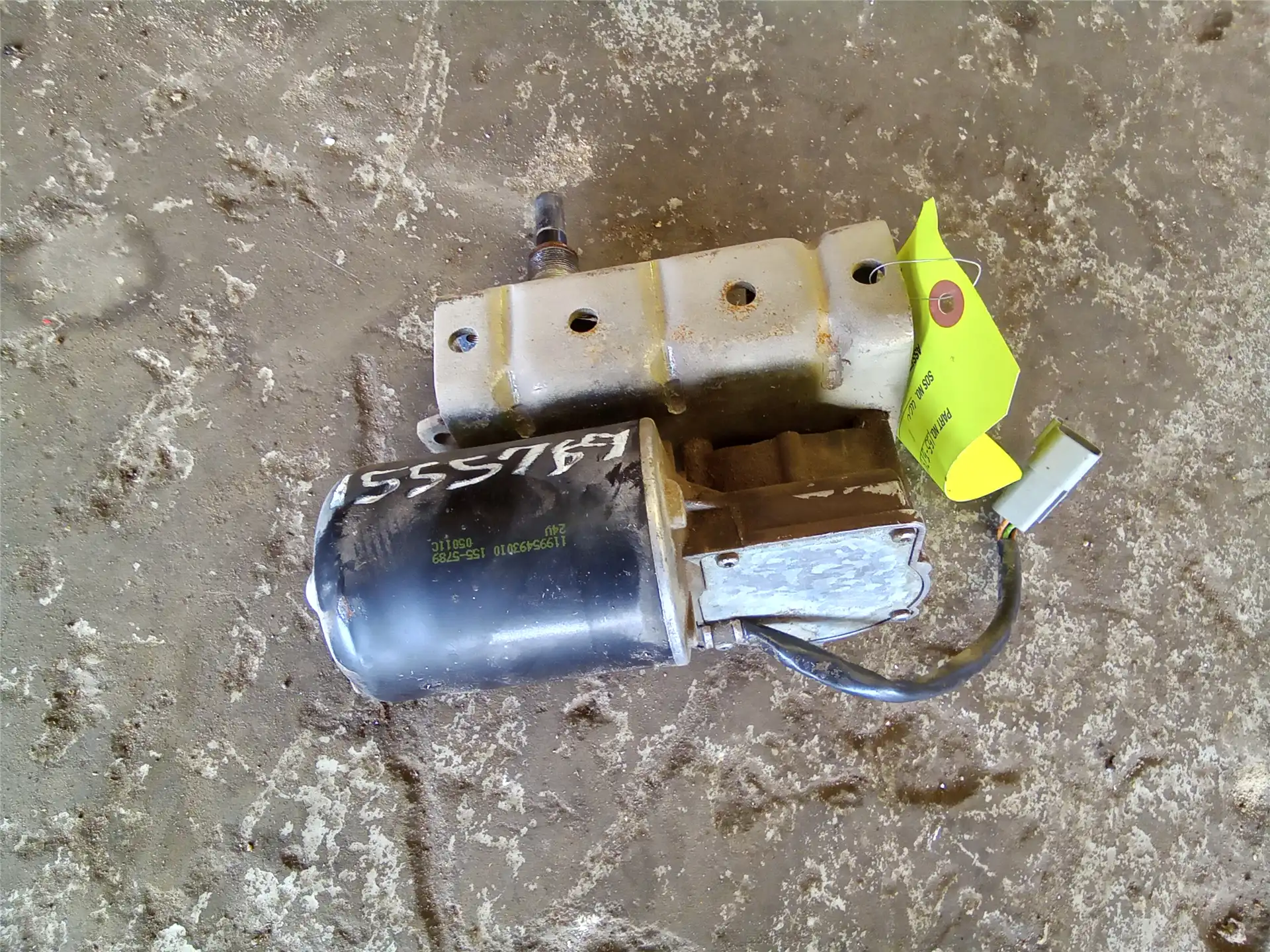 USED WIPER MOTOR image 2
