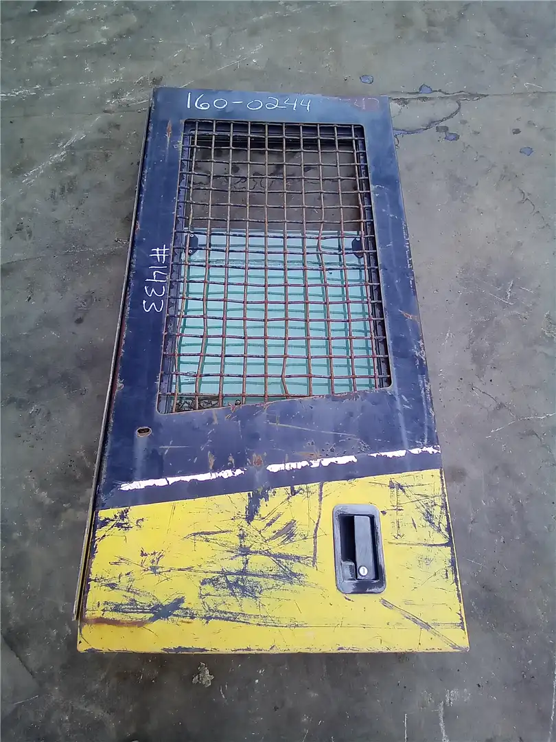USED LH CAB DOOR G image 2