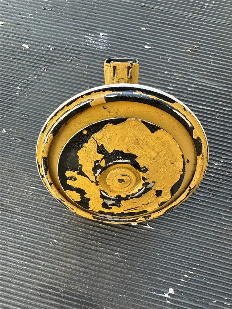 USED HORN image 4