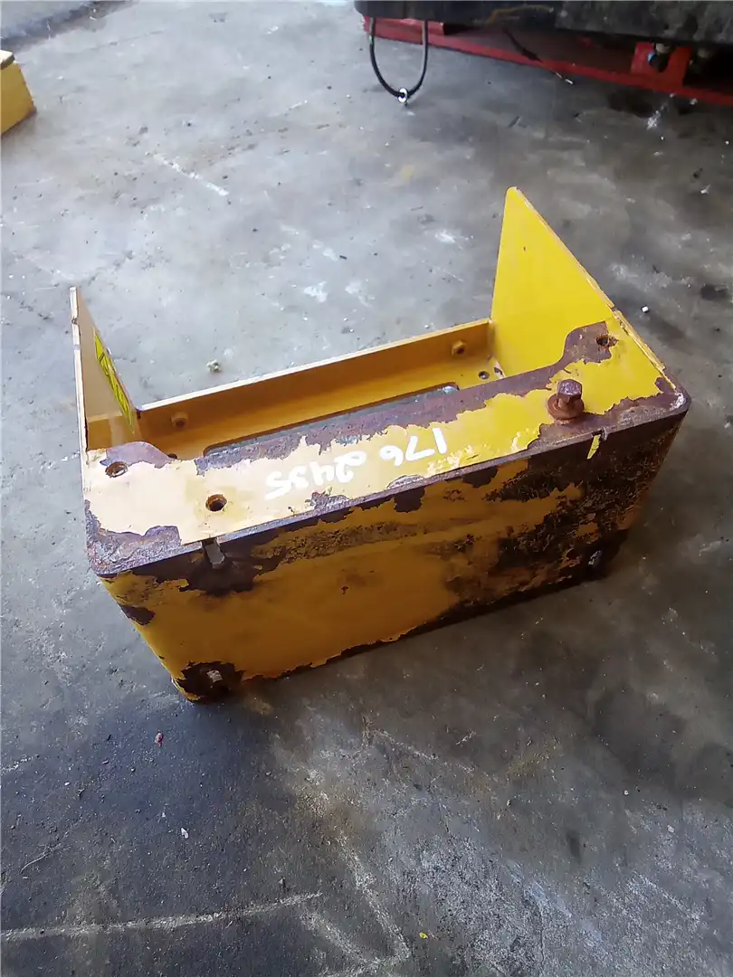 USED BATTERY BOX image 3