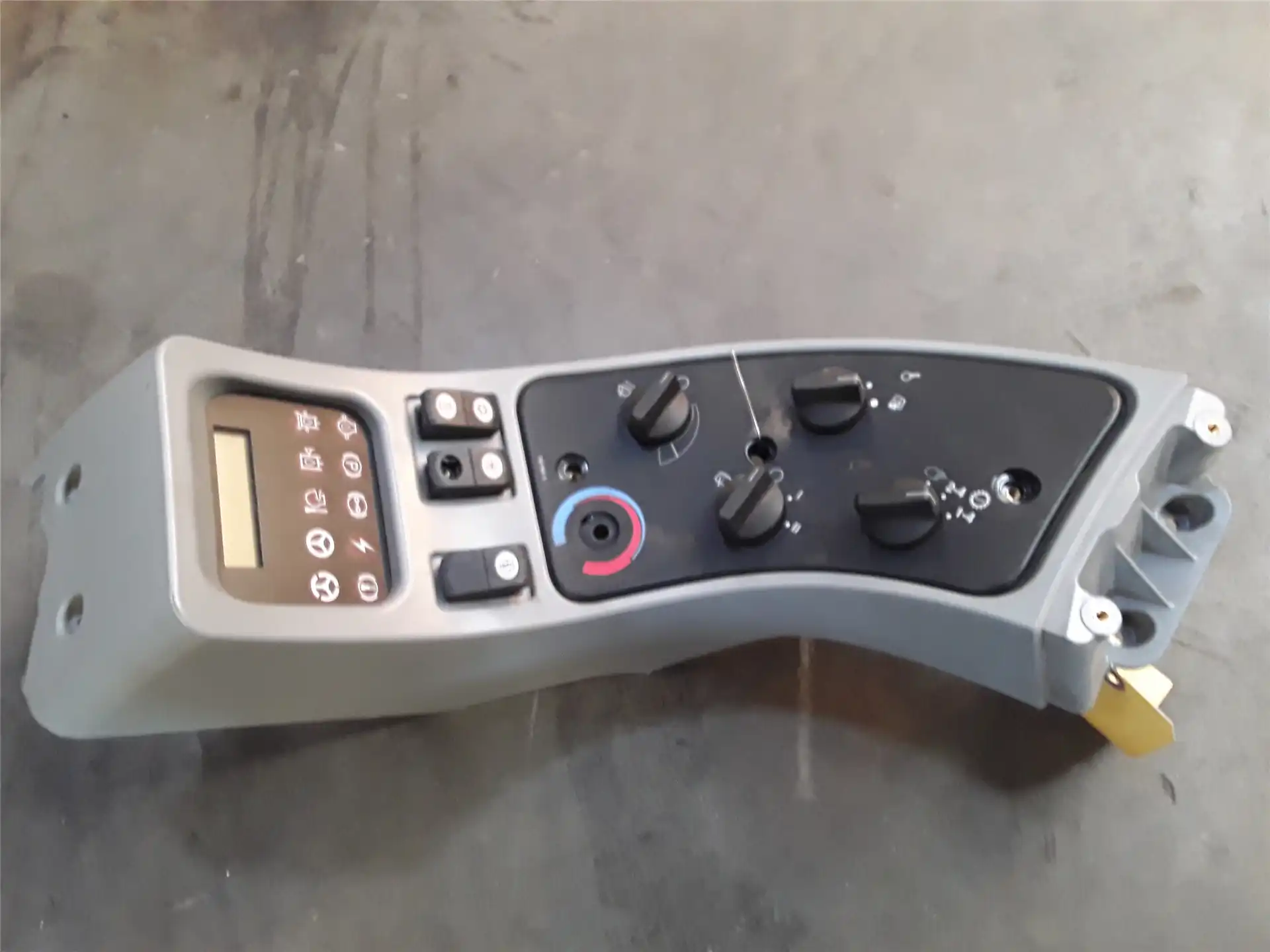 USED UPPER PANEL C image 2