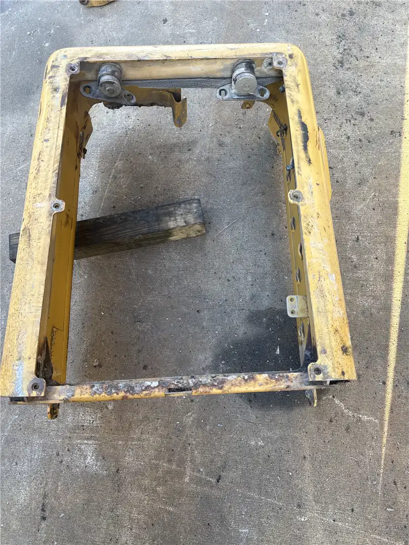USED RADIATOR GUAR image 2