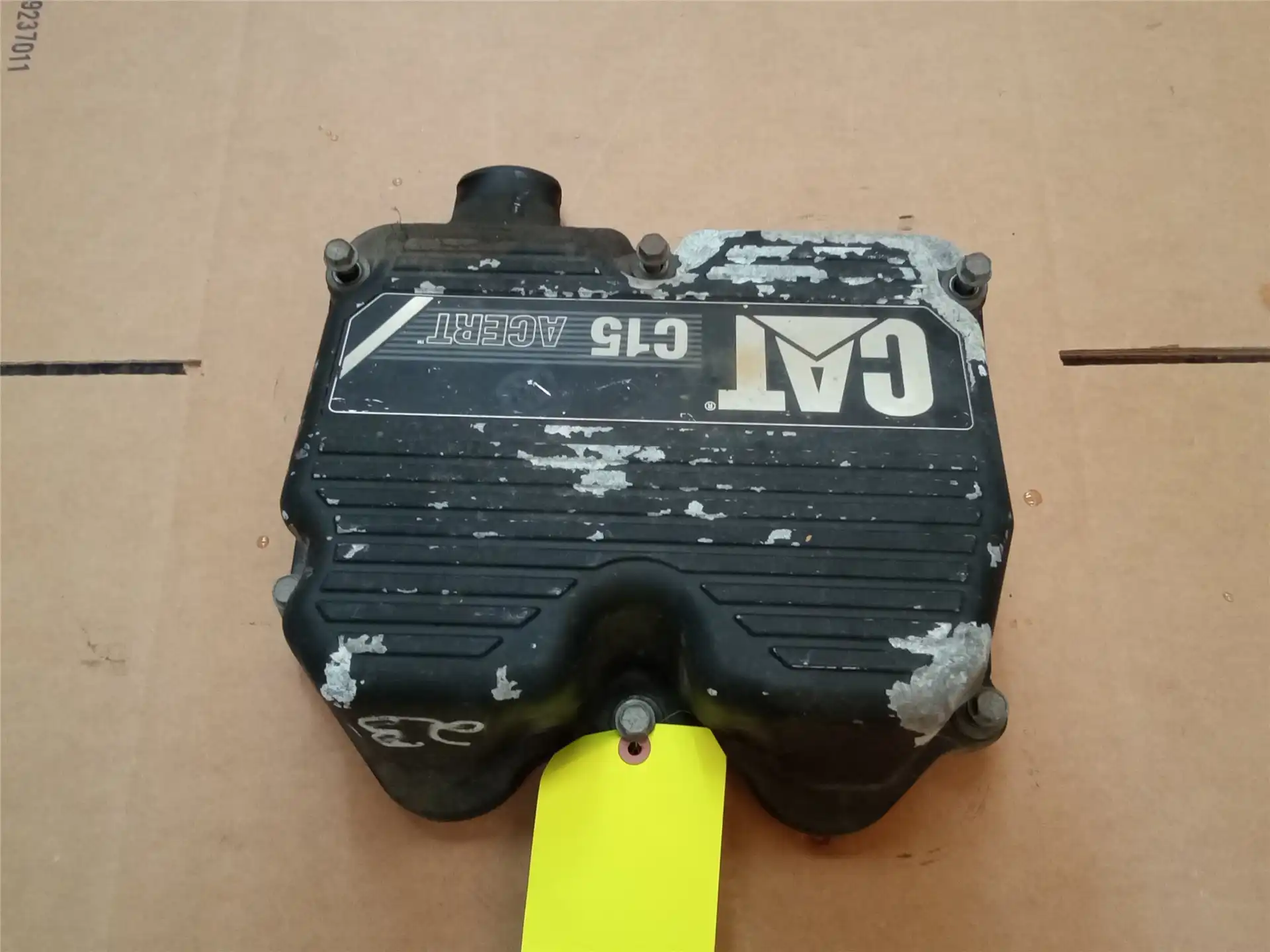 USED VALVE COVER image 2