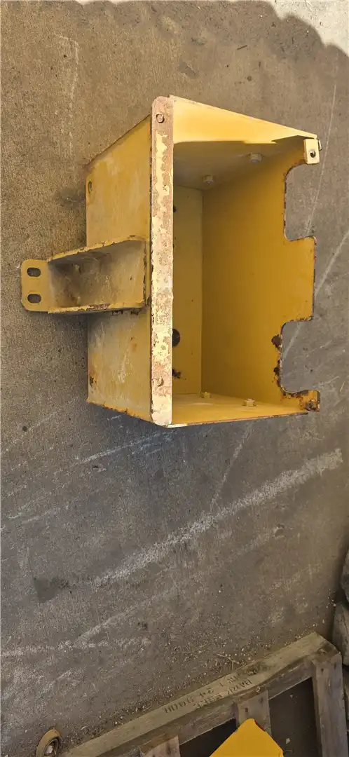 USED BOX BATTERY image 2