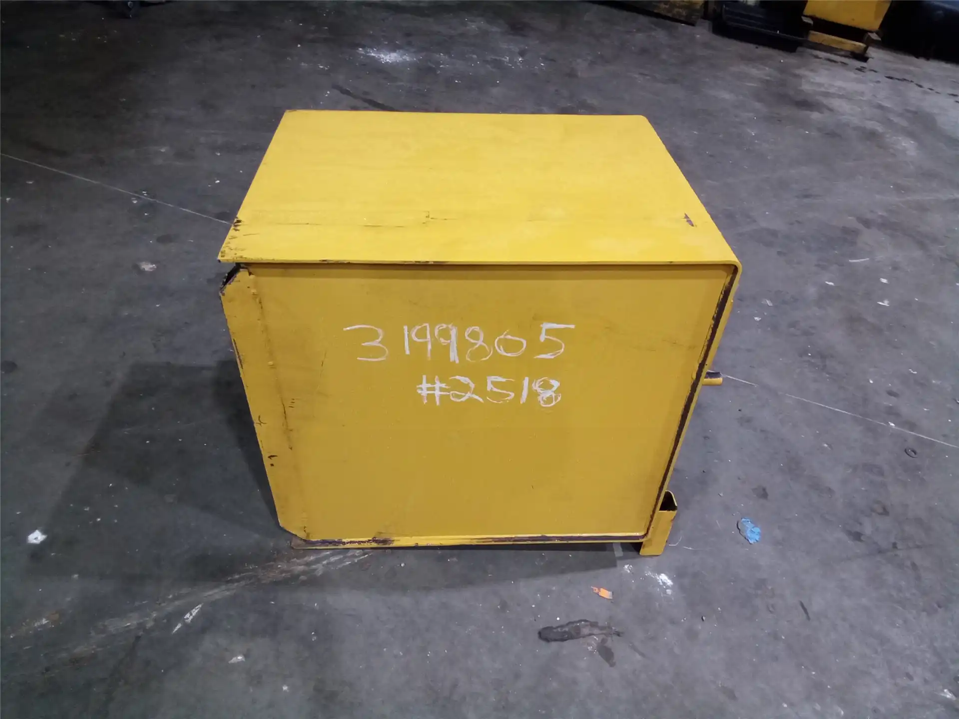 USED HYD TANK image 3