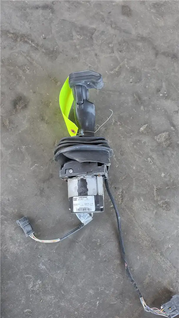 USED JOYSTICK GP image 2