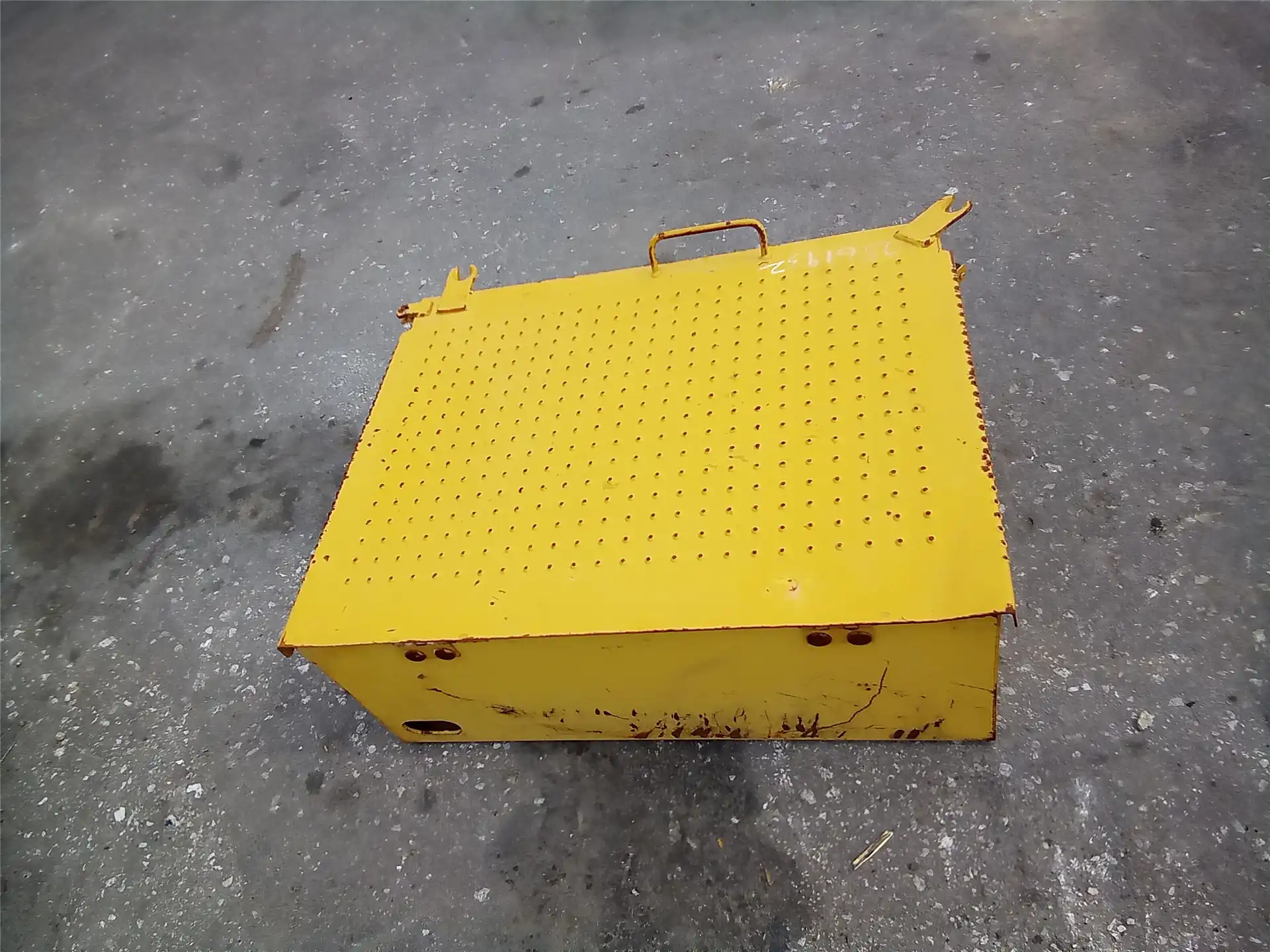 USED BATTERY BOX image 2
