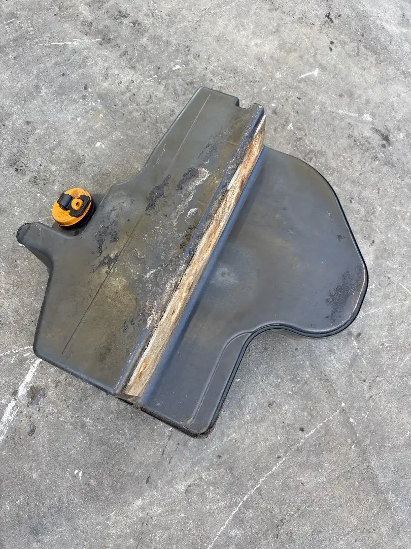 USED HYD TANK image 3
