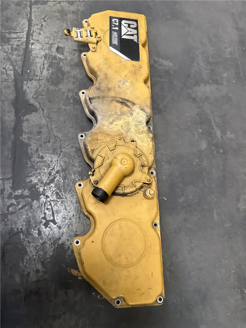 USED VALVE COVER image 3