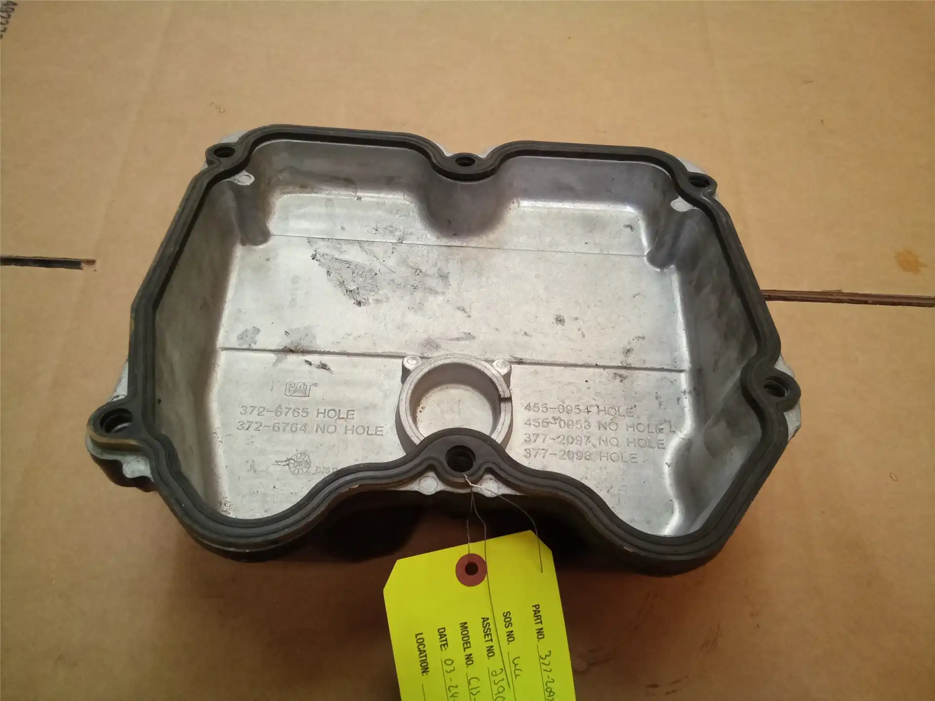 USED VALVE COVER image 2