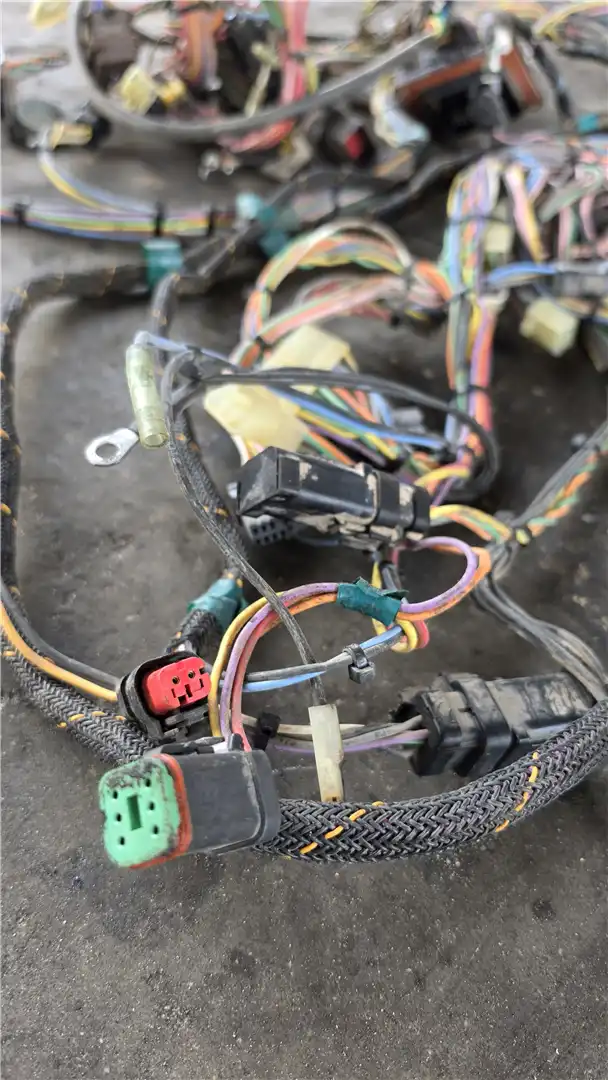 USED CAB HARNESS image 4