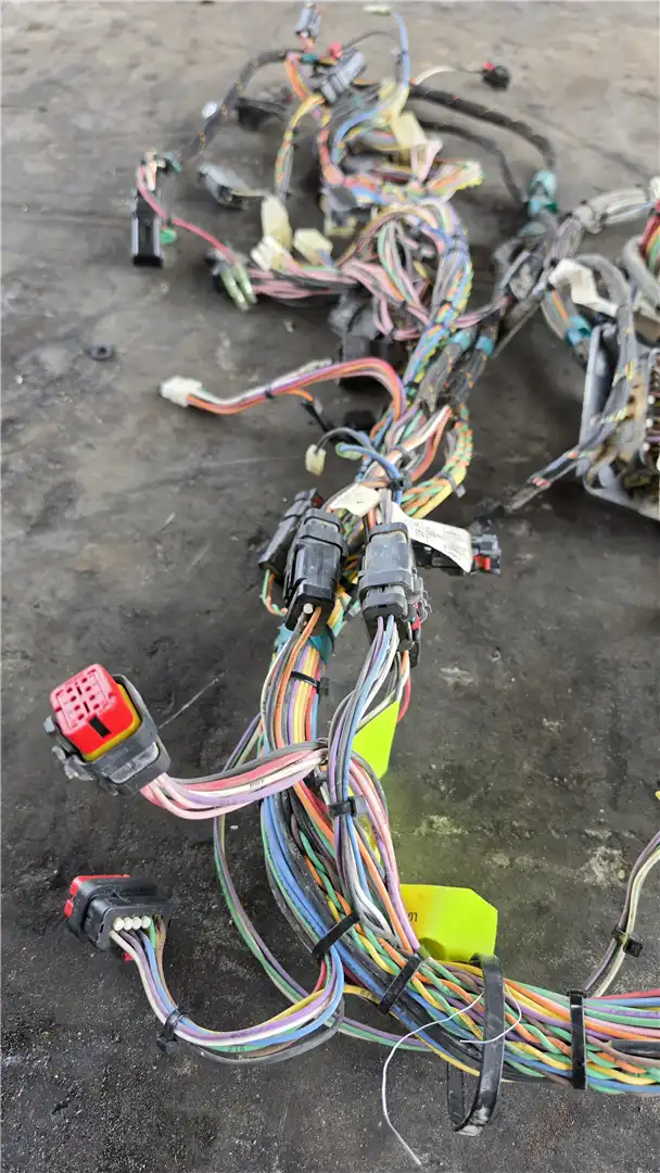 USED CAB HARNESS image 2