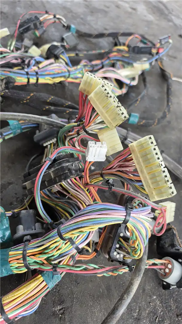 USED CAB HARNESS image 3