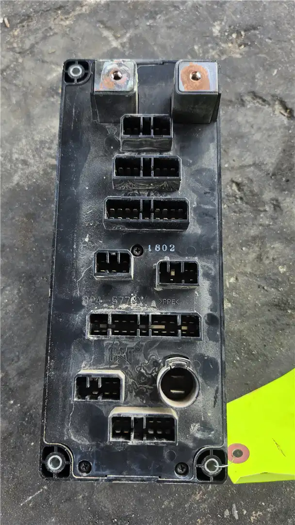 USED FUSE PANEL GP image 2