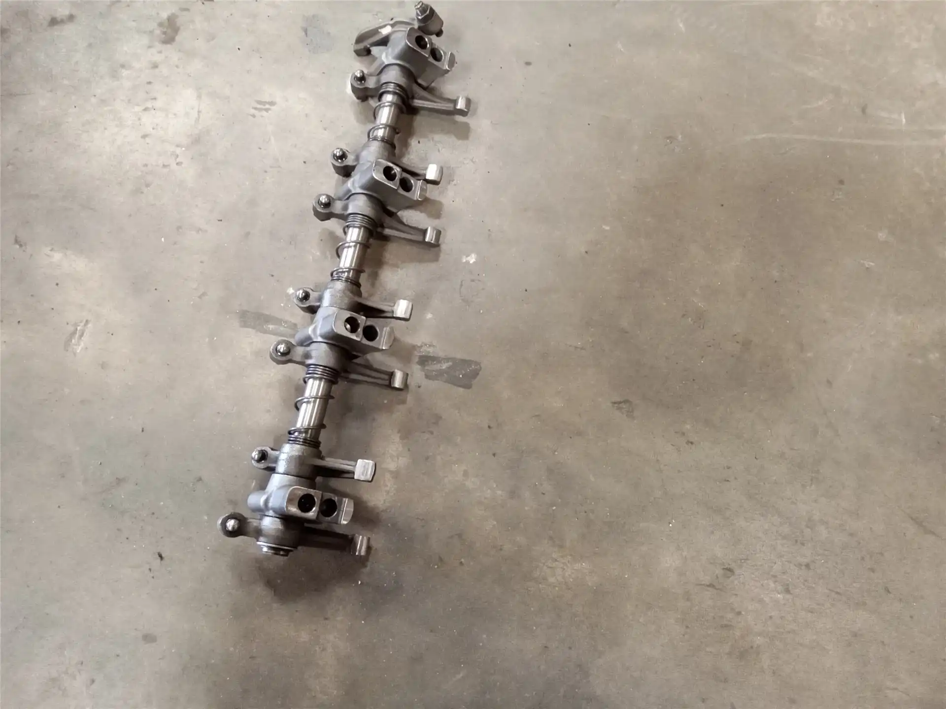 USED ROCKER SHAFT image 2