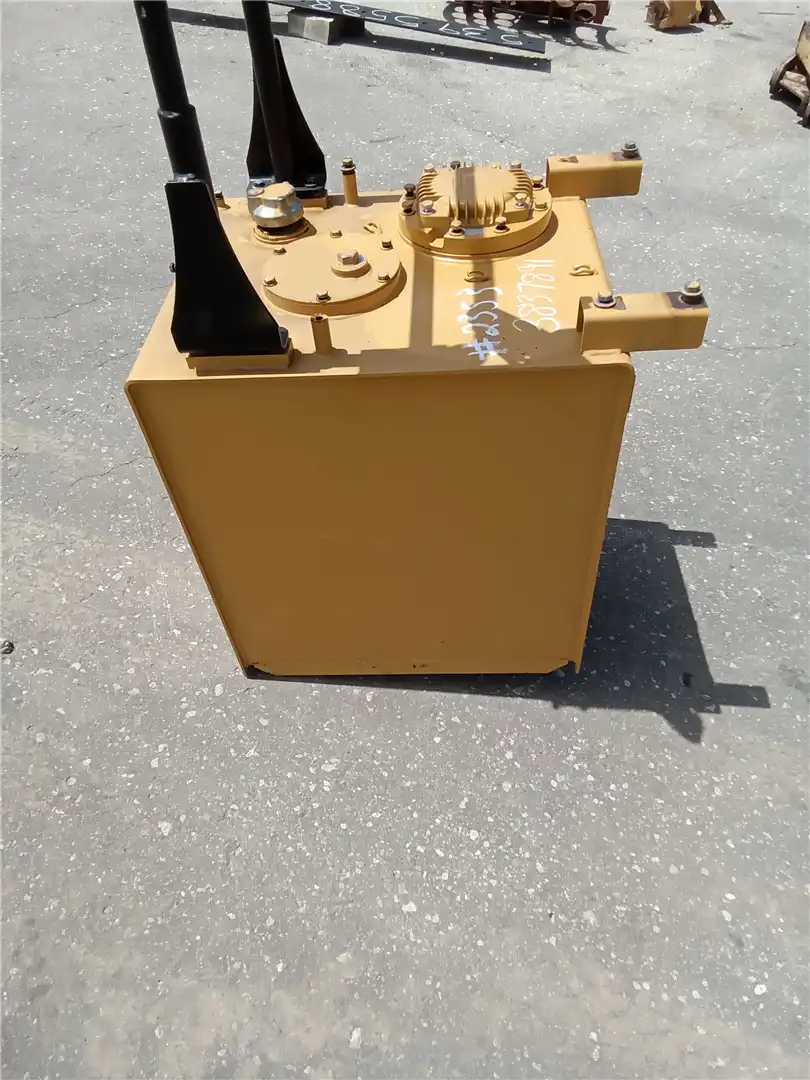 USED HYD TANK image 3