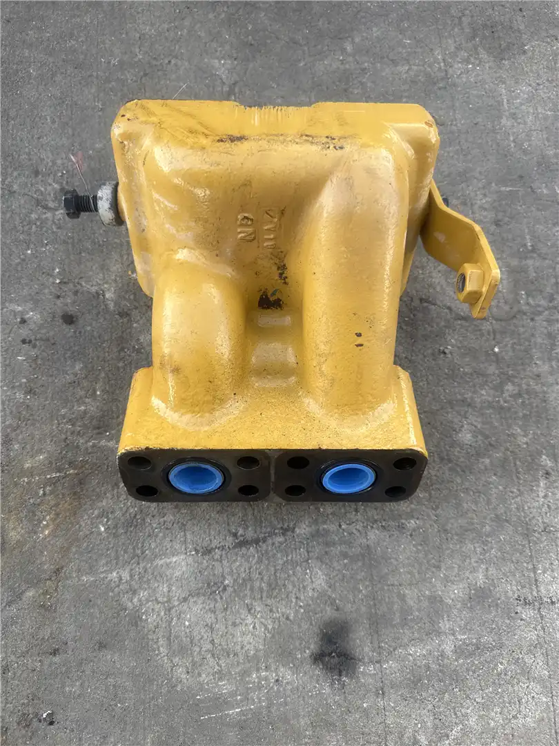 USED MANIFOLD image 2