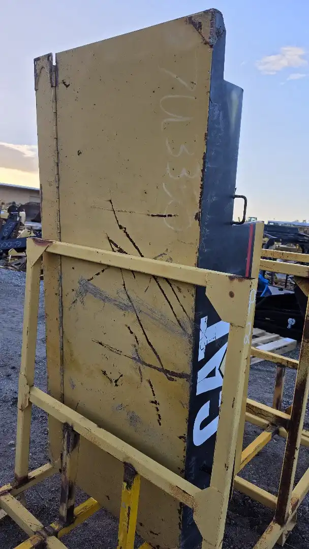 USED HOOD GP image 3