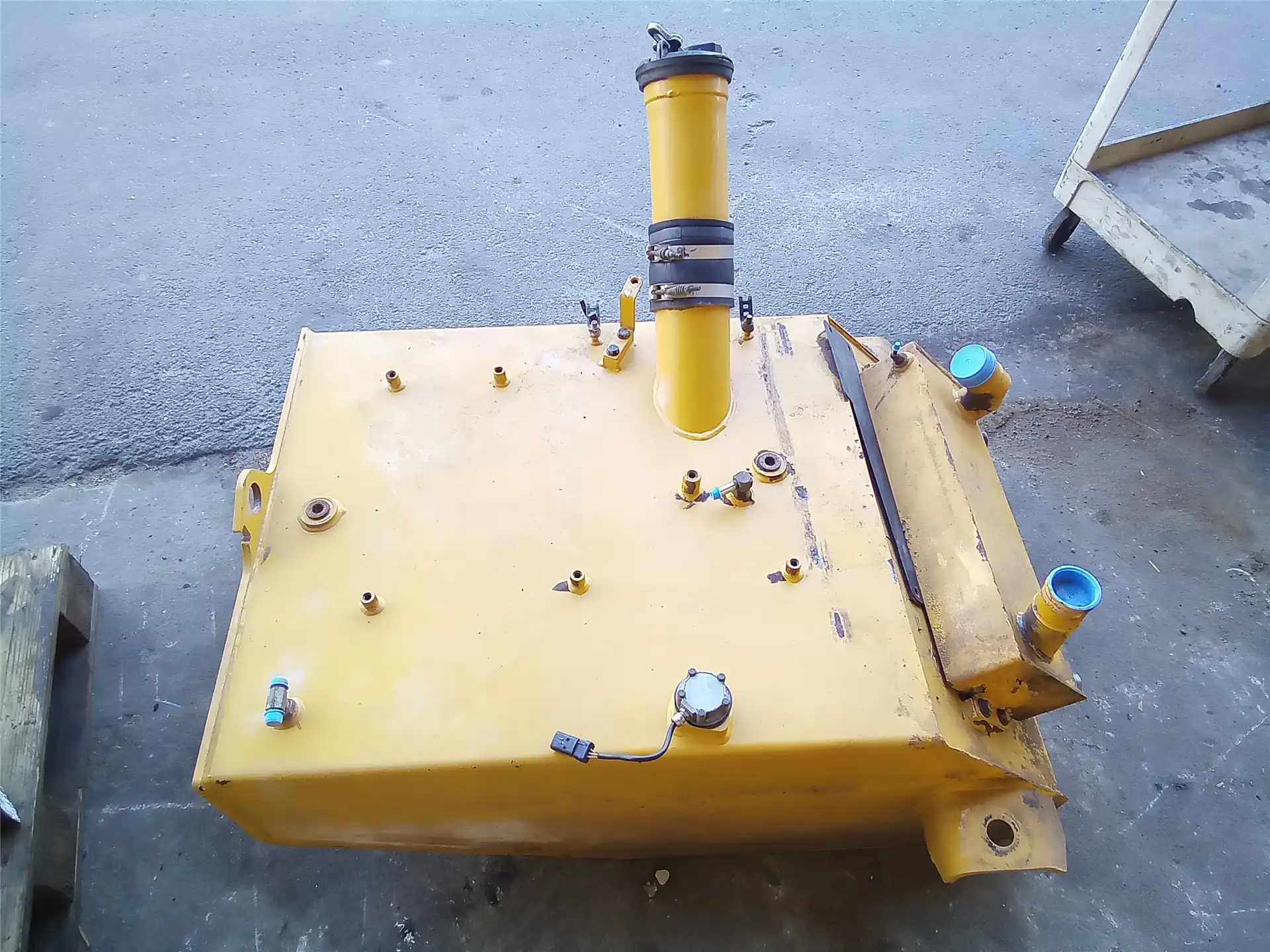USED FUEL TANK image 5