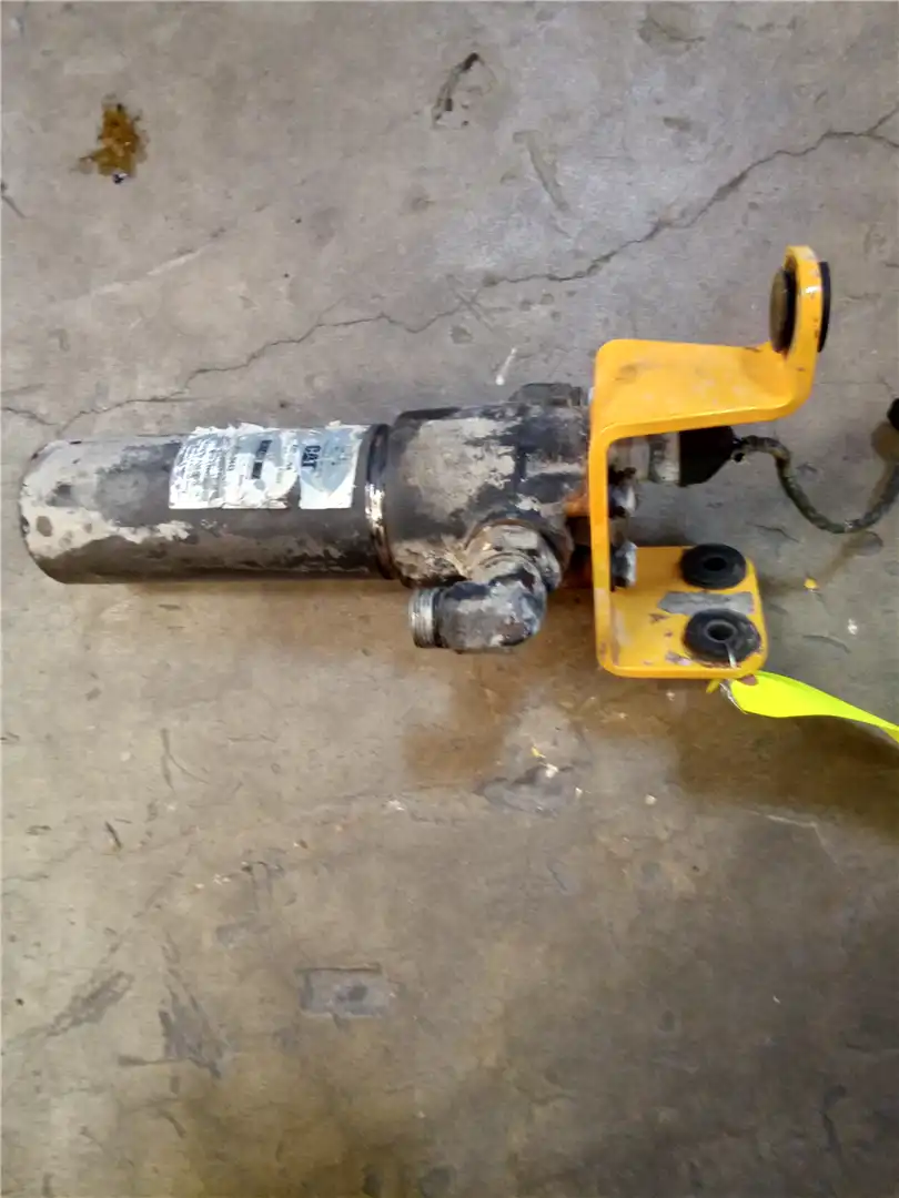 USED HYDRAULIC OIL image 3
