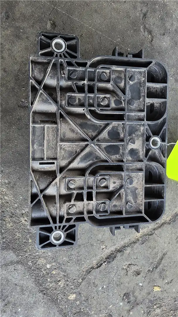 USED FUSE BLOCK image 2