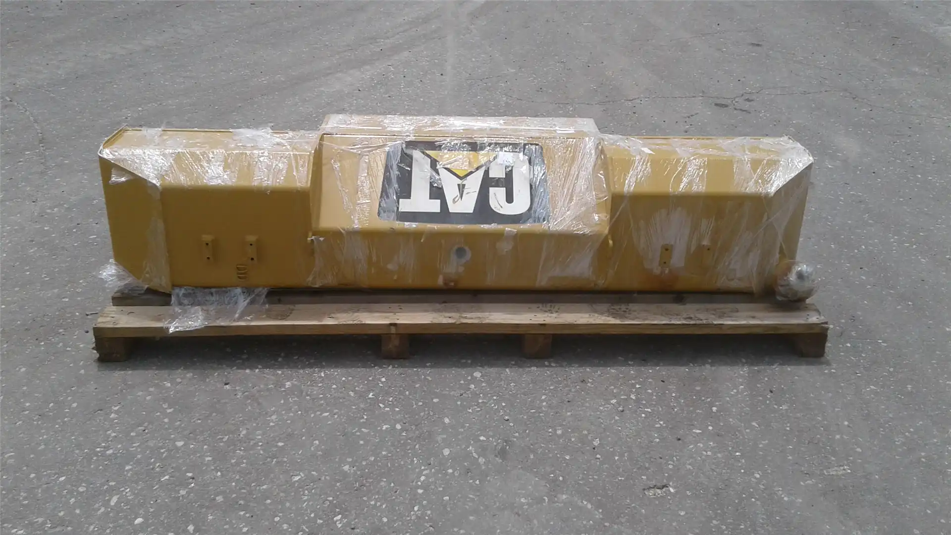 USED D6T FUEL TANK image 2