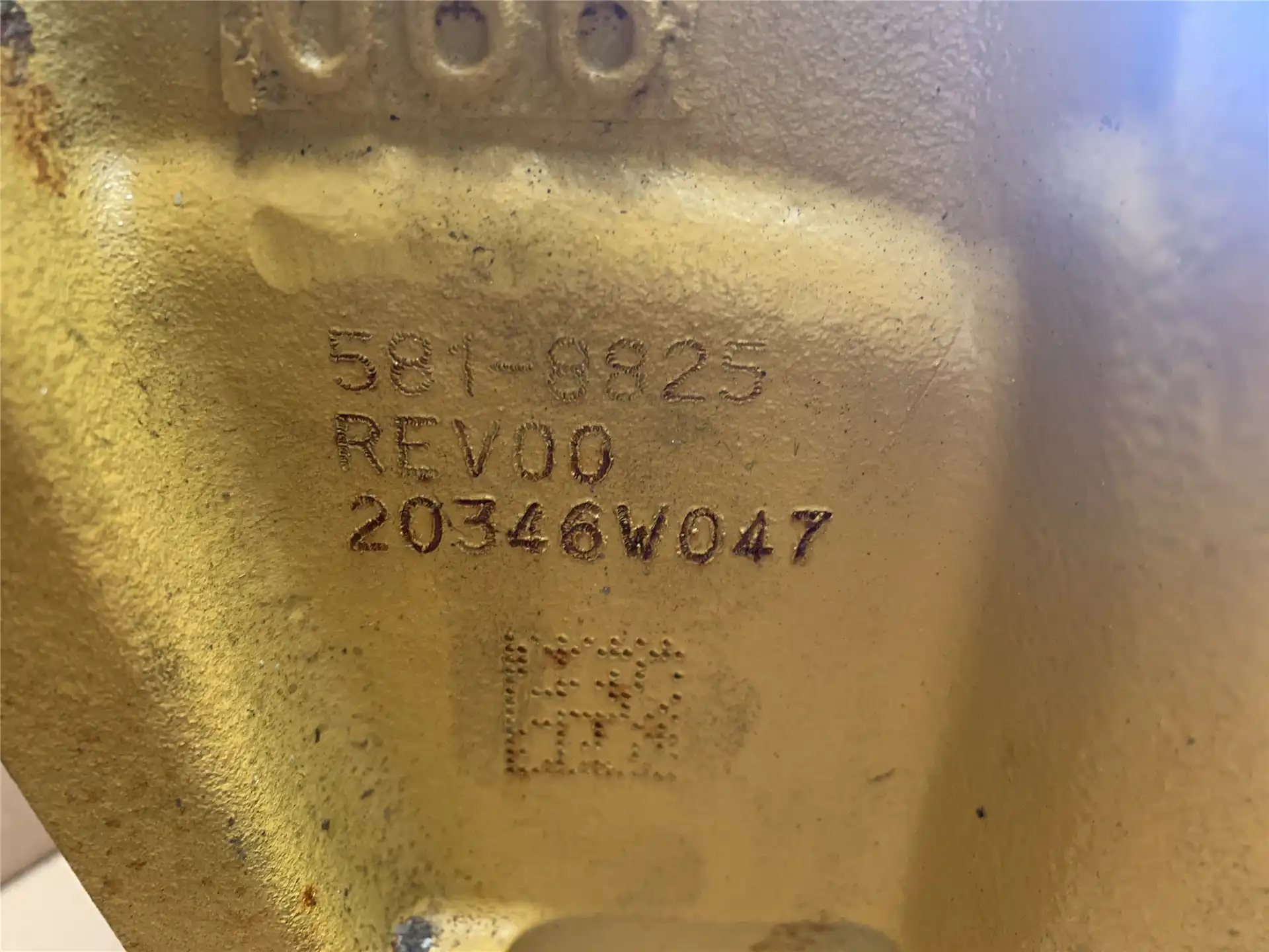 USED CYLINDER HEAD image 3
