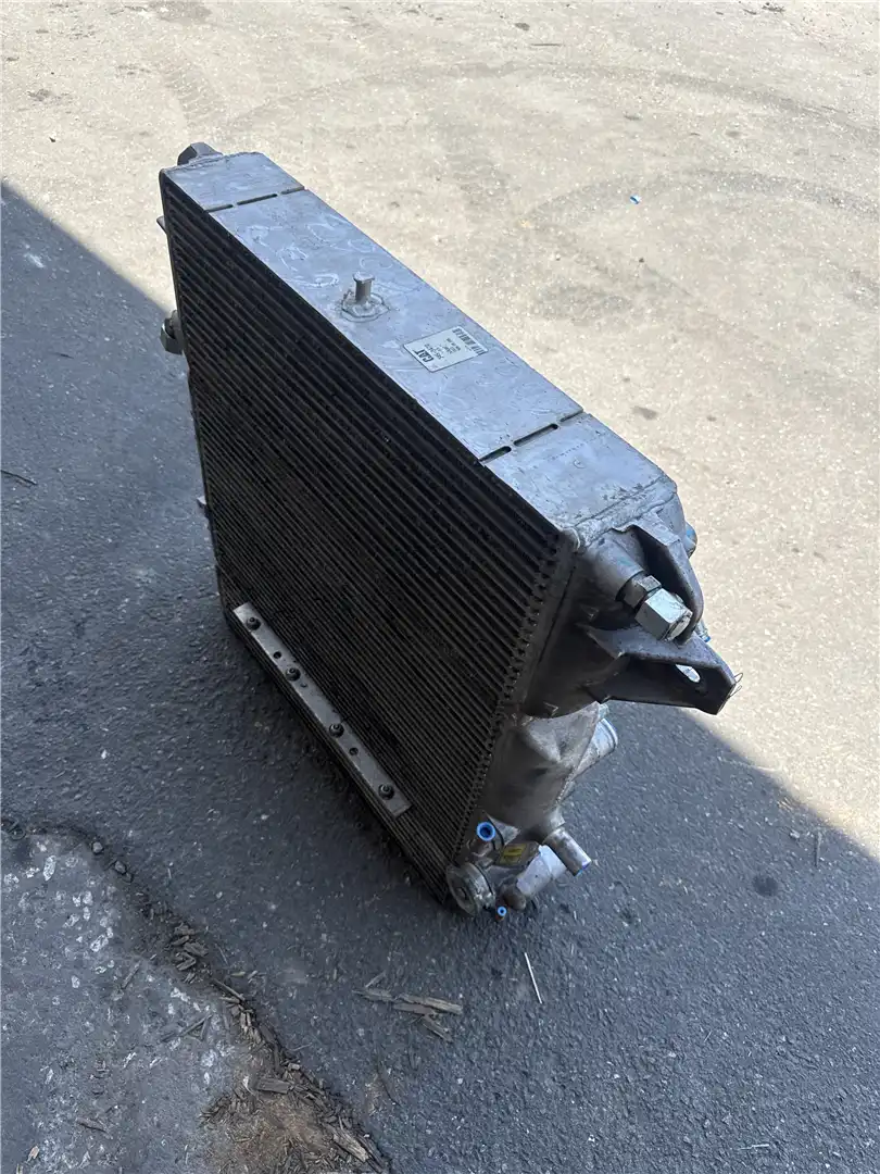 USED RADIATOR GP image 2