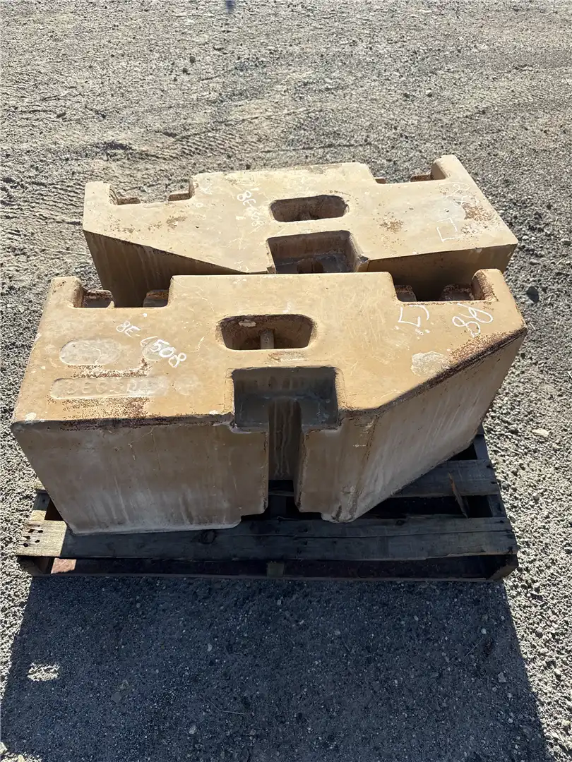 USED COUNTERWEIGHT image 2