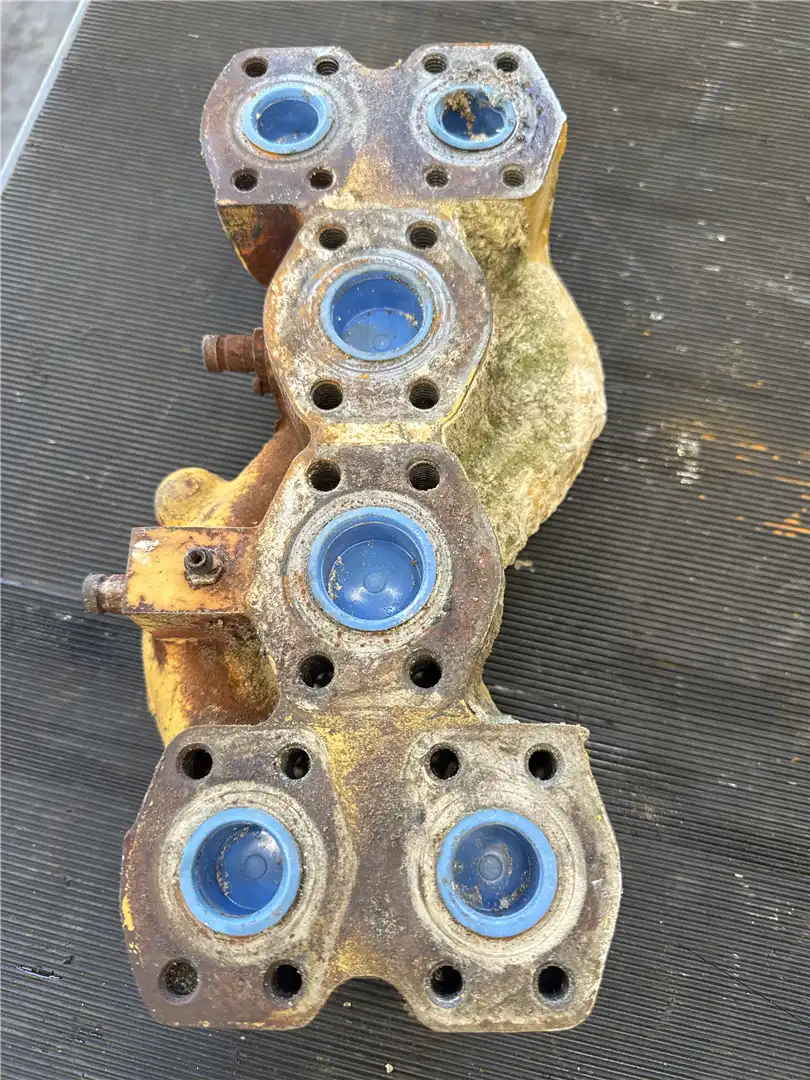 USED MANIFOLD image 2