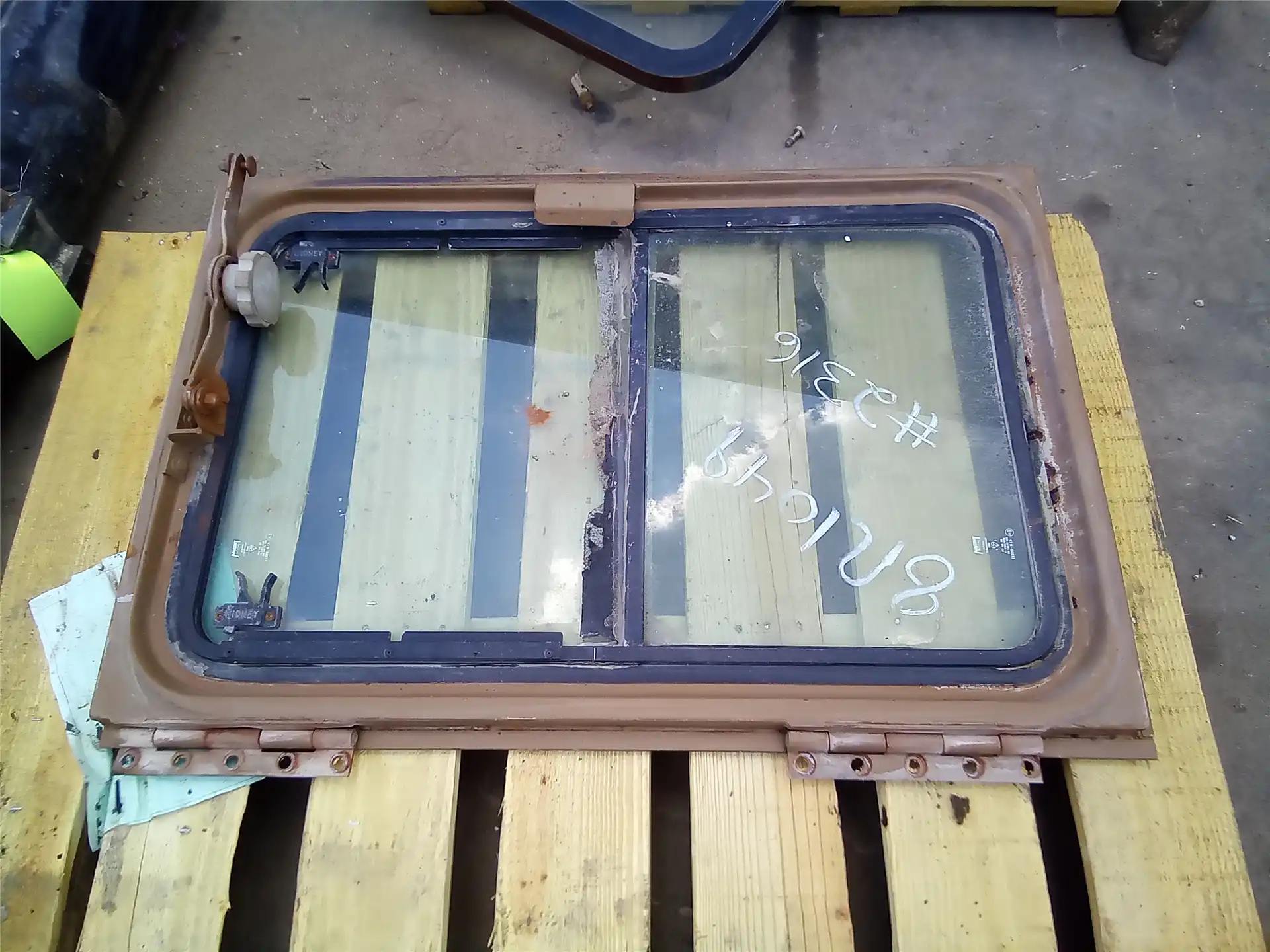 USED WINDOW GP image 2