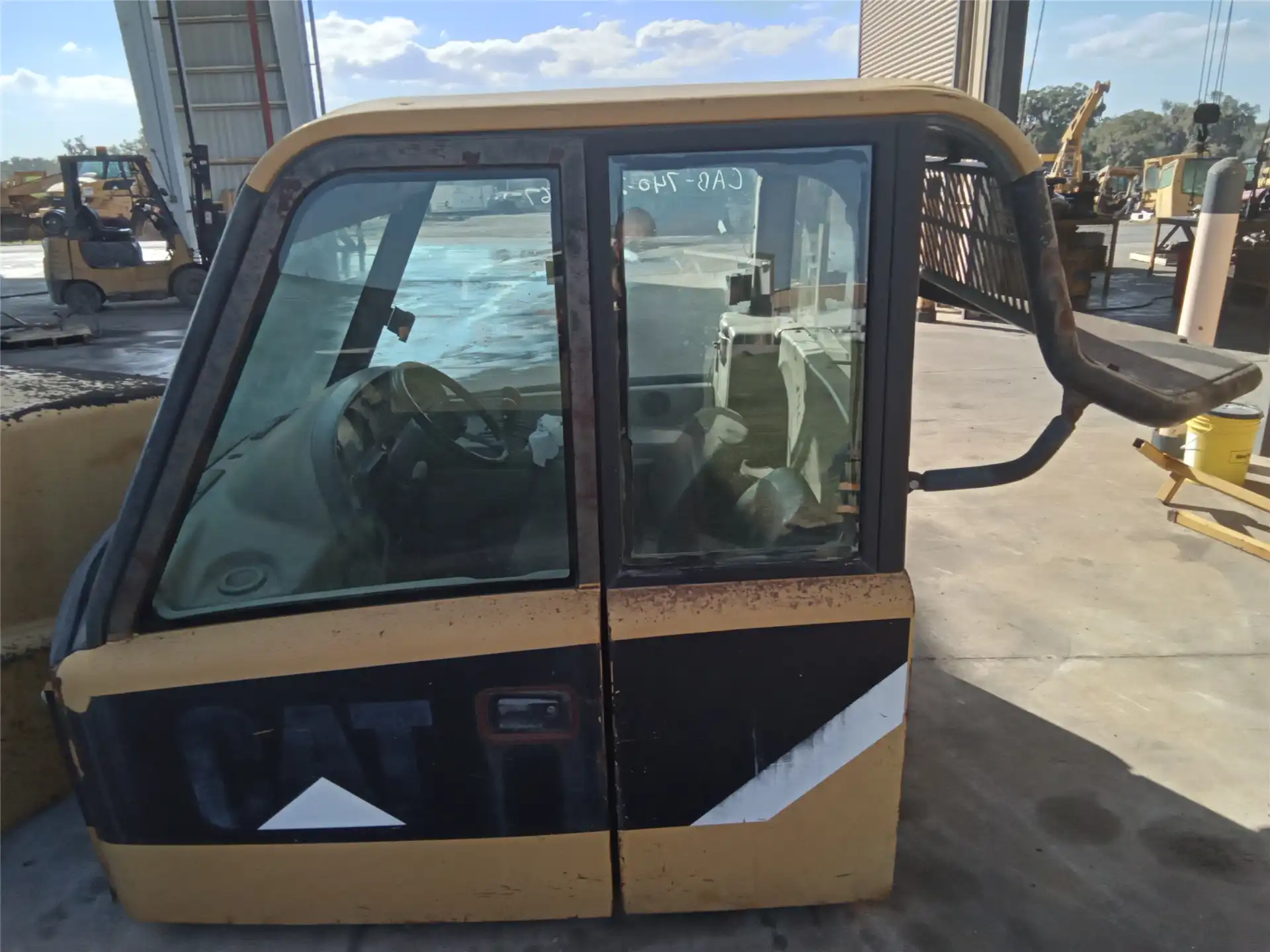 USED CAB image 2