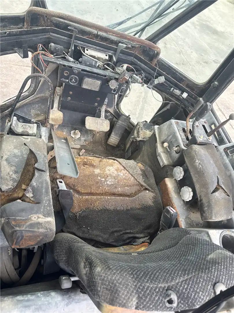 USED CAB AR image 5
