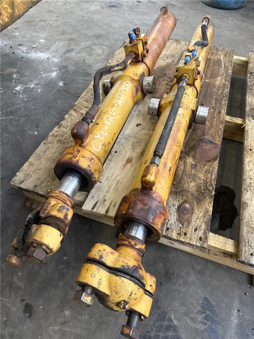 USED LIFT CYL image 2