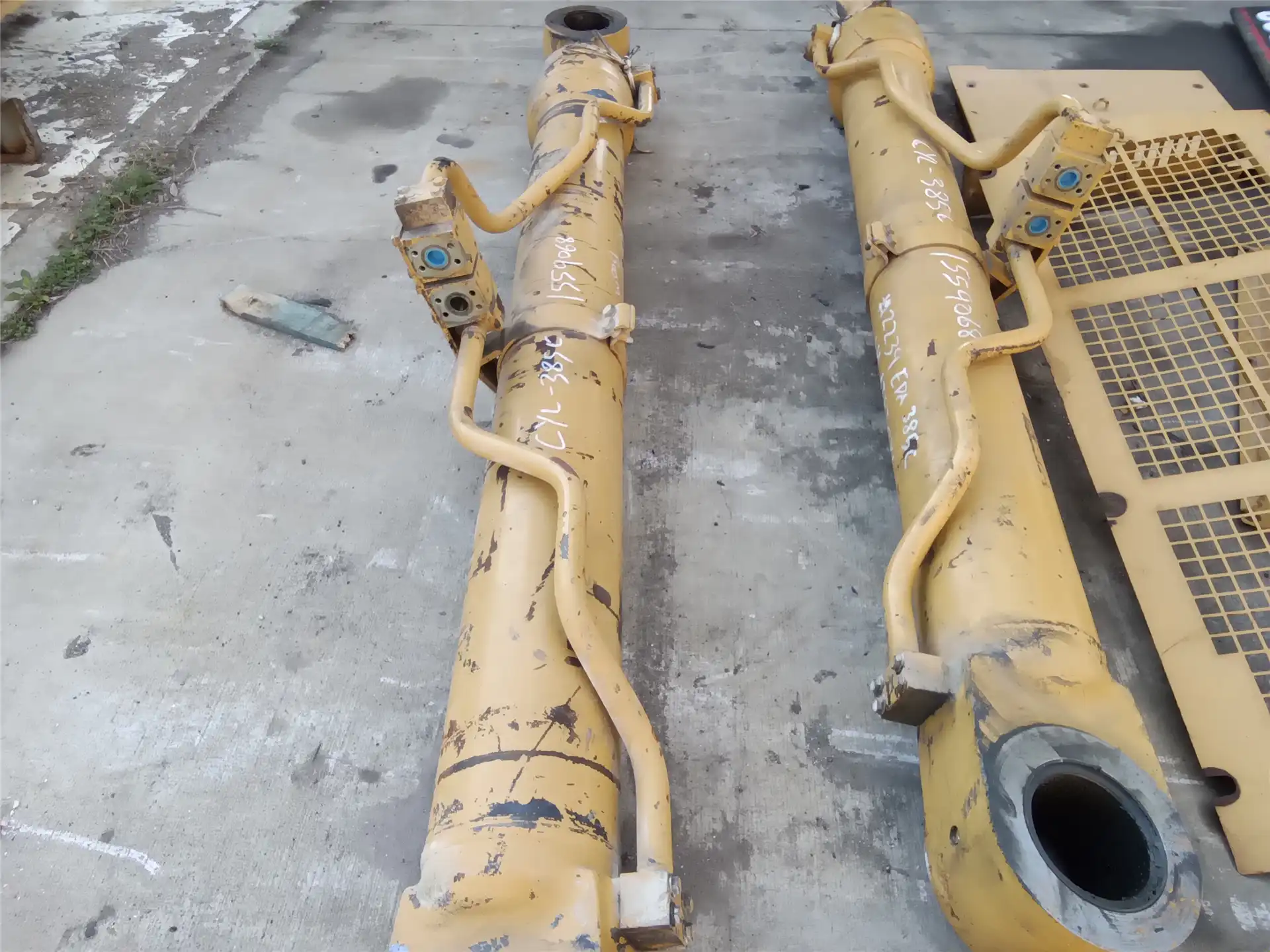 USED BOOM CYLINDER image 3