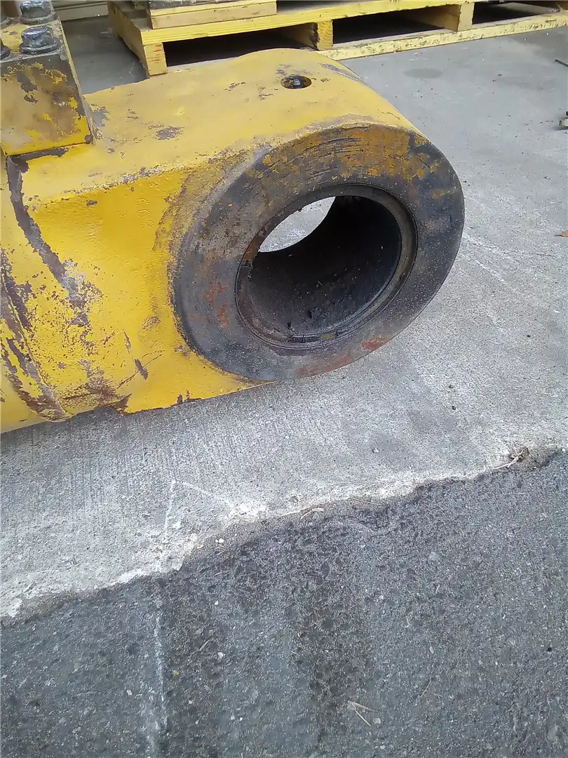 USED BOOM CYLINDER image 4